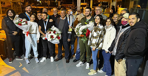 Alnar ve Şanlısoy'a Ercan'da Çiçeklerle Karşılama..!