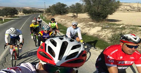 Bisikletseverler, Larnaka'ya pedal çevirdi..!