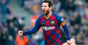 Messi 1 Yıl Daha Barcelona'da..!