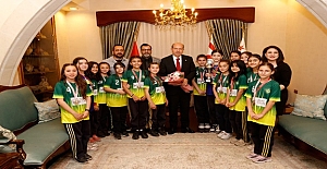 Tatar, Necati Taşkın İlkokulu Hentbol Takımı’nı Kabul Etti..!